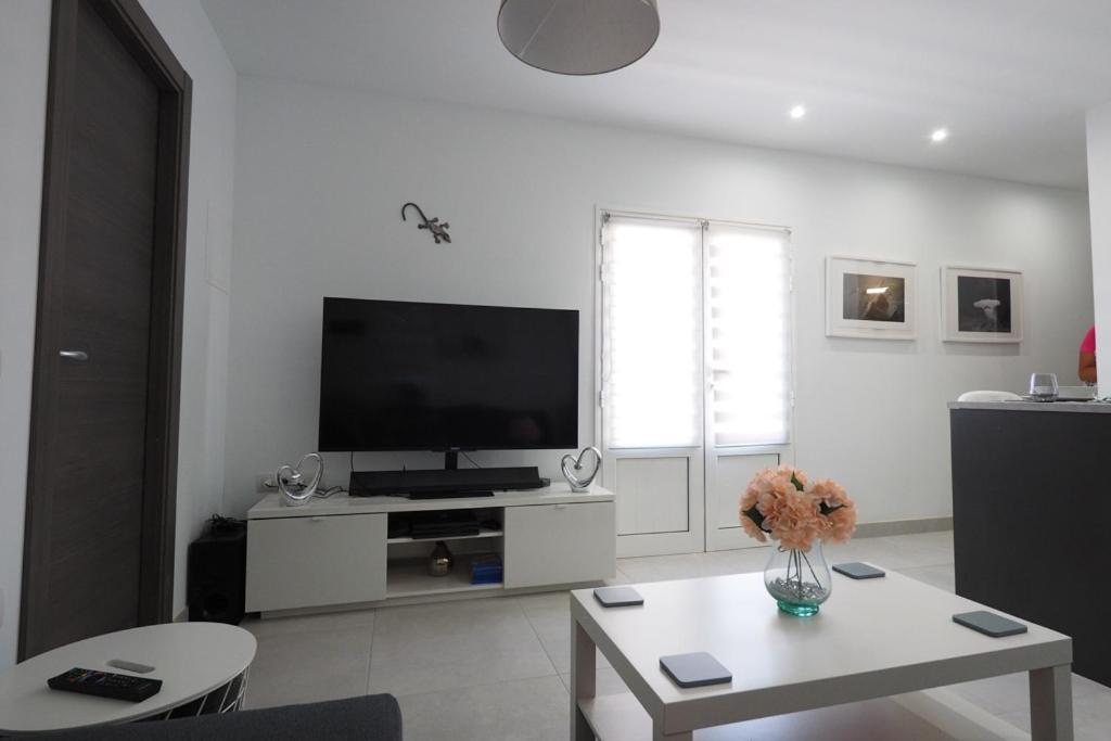 Private Apartment With Mountain And Sea Views, La Asomada, Lanzarote Tías Esterno foto